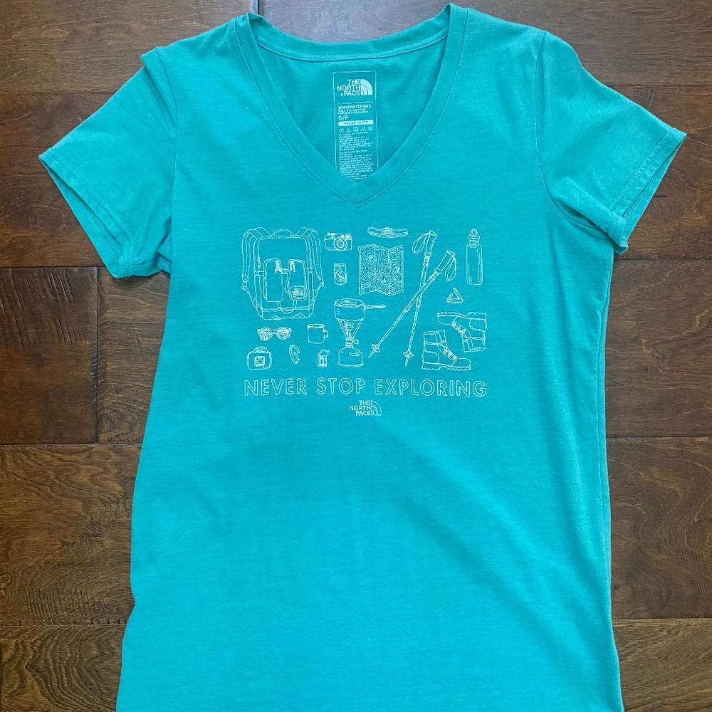 The North Face T-Shirt Hiking Theme Small
